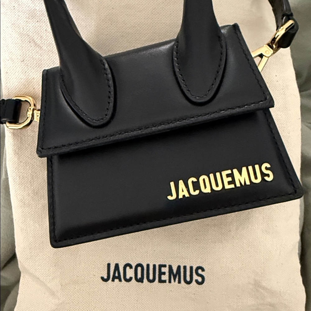 Jacquemus Elegant Black Leather Handbag - Picture 4 of 4